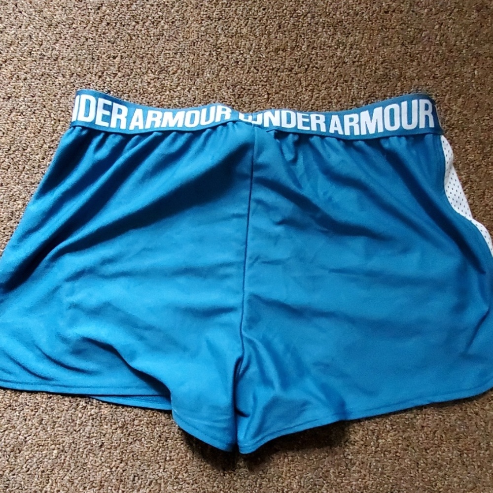 Under Armour shorts size M women's - Picture 3 of 3